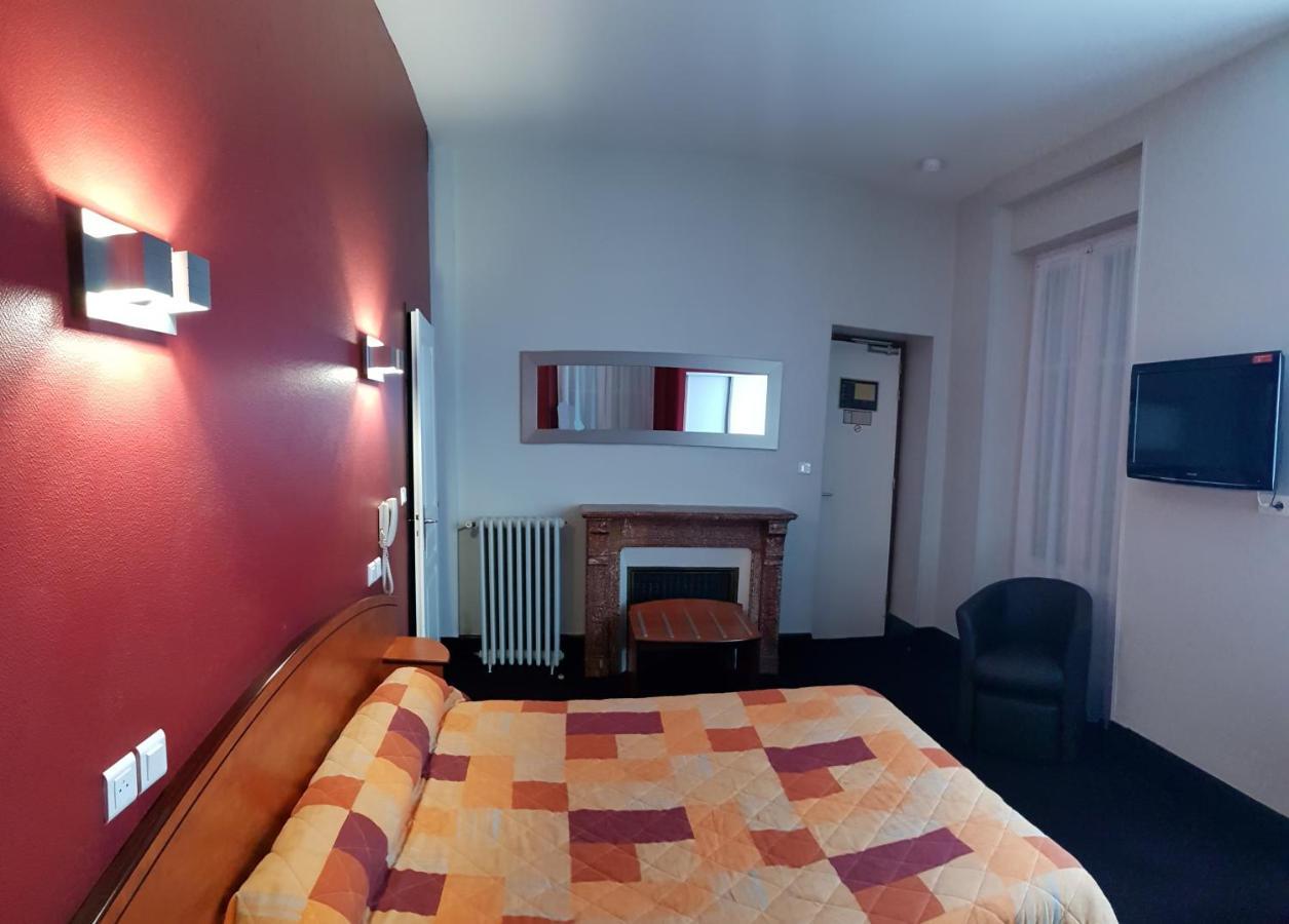 Hotel De La Paix Oloron-Sainte-Marie Εξωτερικό φωτογραφία