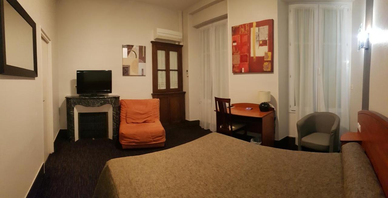 Hotel De La Paix Oloron-Sainte-Marie Εξωτερικό φωτογραφία