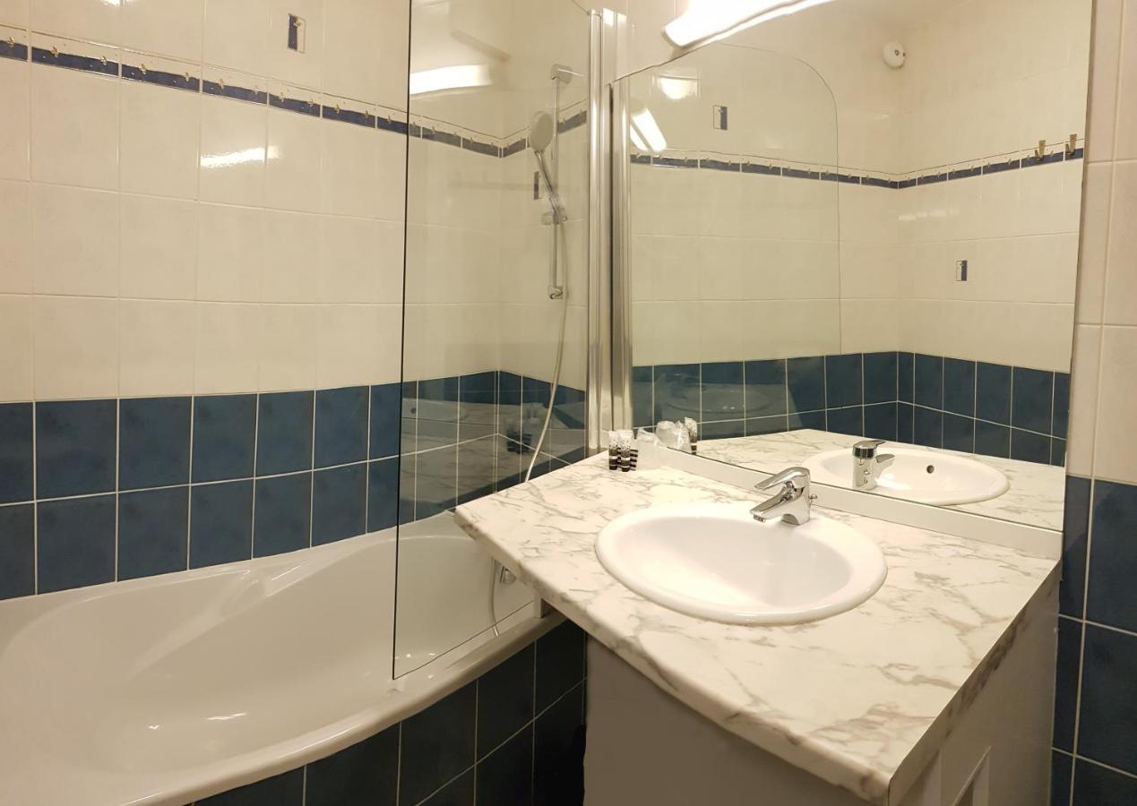 Hotel De La Paix Oloron-Sainte-Marie Εξωτερικό φωτογραφία