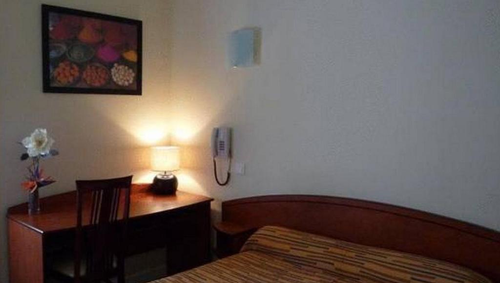 Hotel De La Paix Oloron-Sainte-Marie Δωμάτιο φωτογραφία