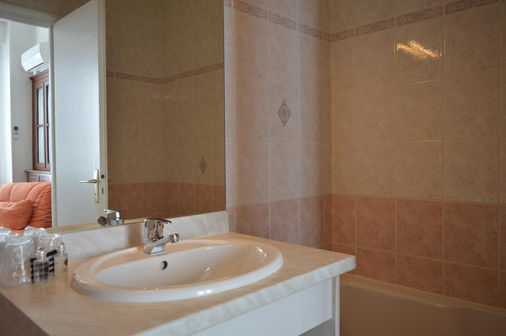 Hotel De La Paix Oloron-Sainte-Marie Εξωτερικό φωτογραφία
