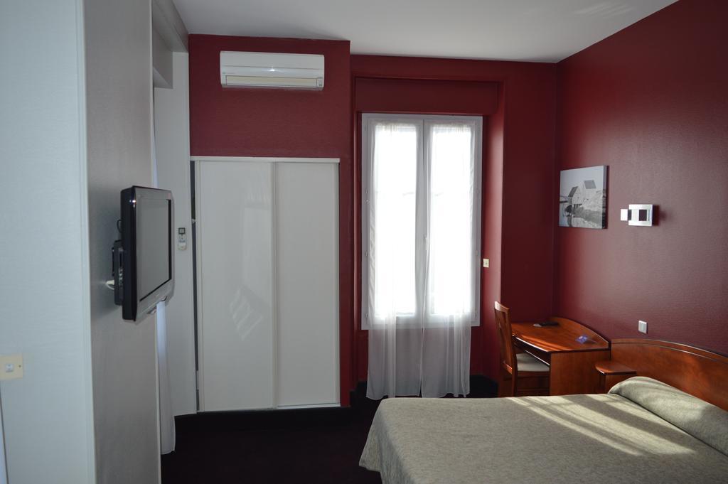 Hotel De La Paix Oloron-Sainte-Marie Εξωτερικό φωτογραφία