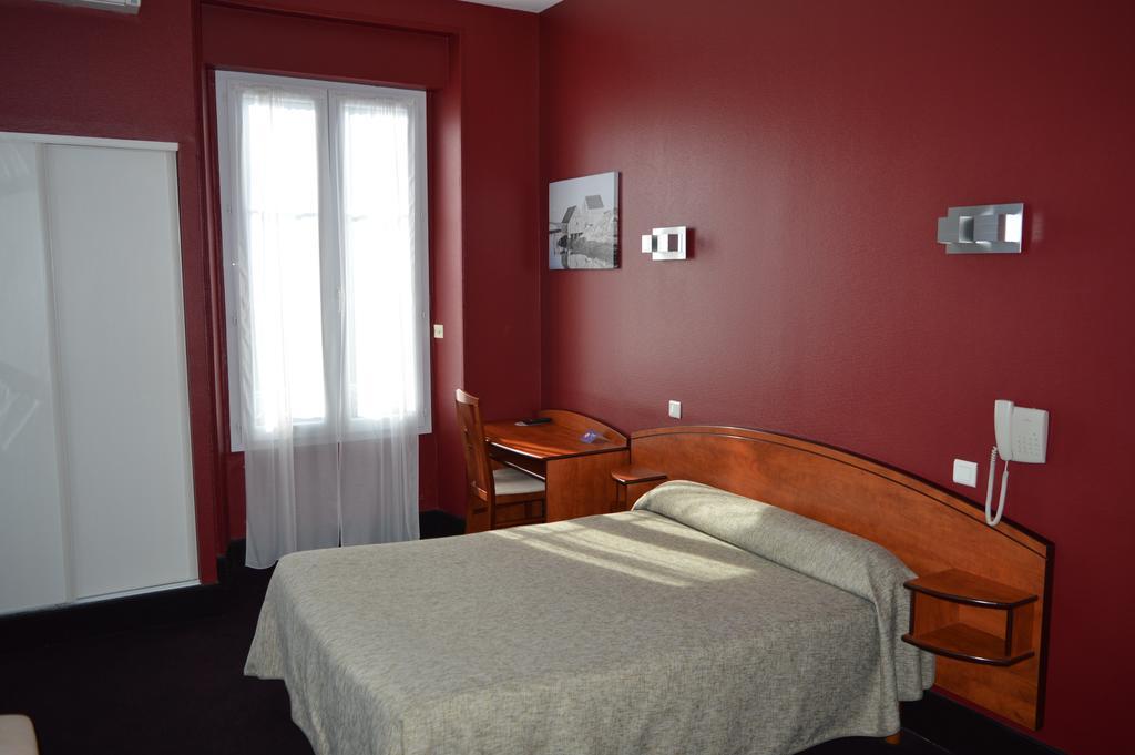Hotel De La Paix Oloron-Sainte-Marie Εξωτερικό φωτογραφία